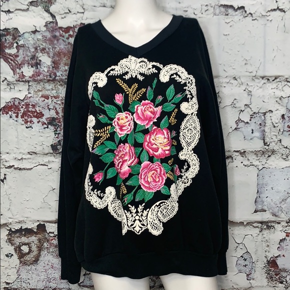 Vintage Tops - Vintage rose & lace sweatshirt approx M